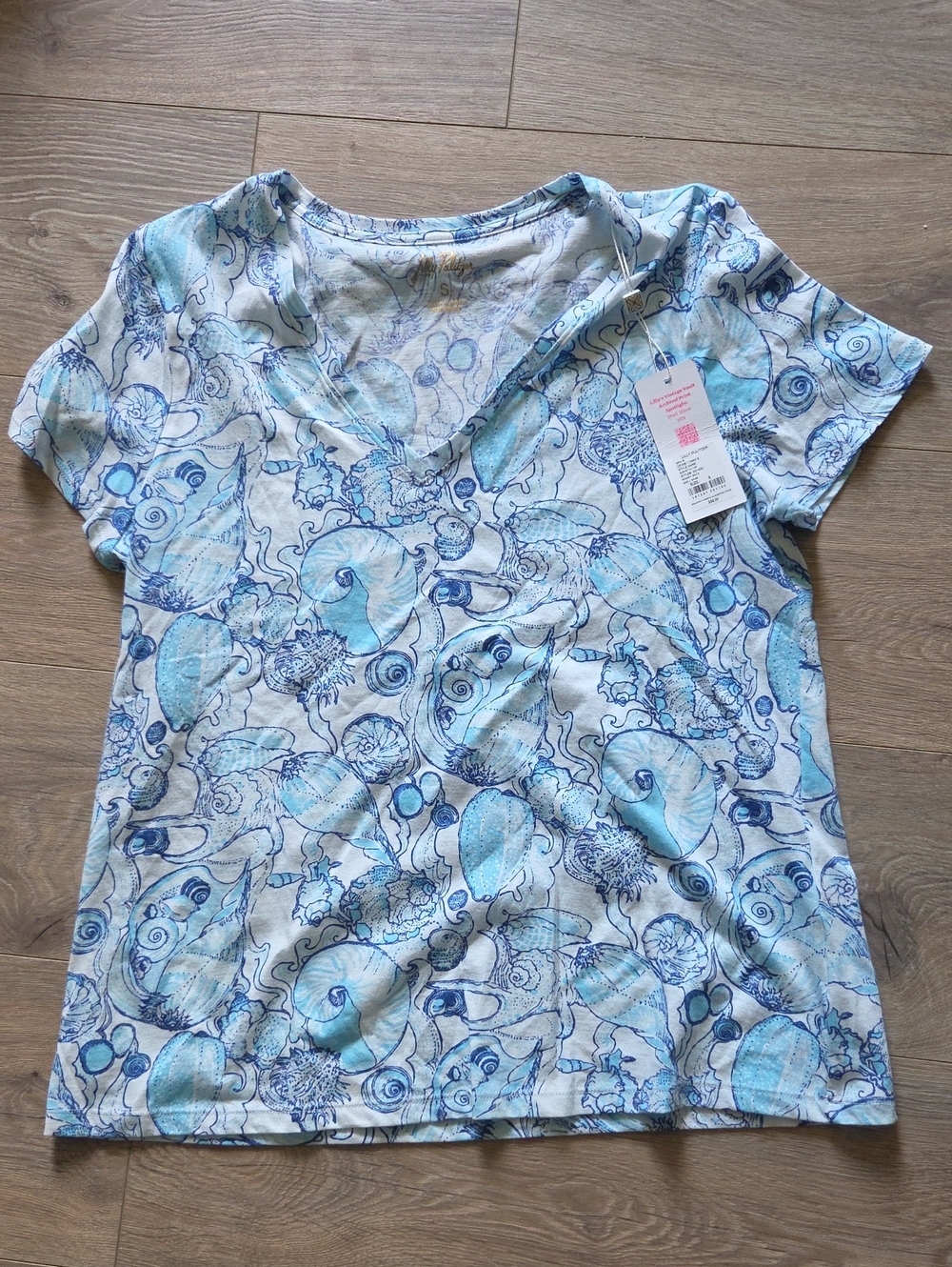 Lilly Pulitzer Blue & White Shell-Print V-Neck Short Sleeve Tee